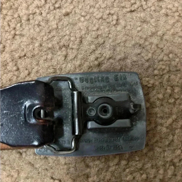 Mens Leather Black Belt With Remington Belt Buckle Size 38.5 - Picture 8 of 9